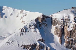 Freeskiing Champion Breaks Femur - Corbet's Couloir, Jascson Hole