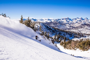 VIDEO – Chris Benchetler – Top to bottom in Mammoth