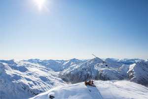 There have been som pretty epic heliski days this year with regular storms followed by fine weather.