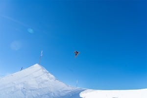 Valentino Gueseli on his way to winning the snowboard youth division. Photo: Perisher