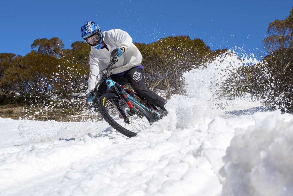 mountain bike snow race