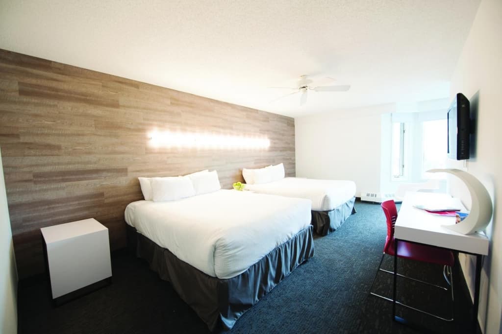 Elk Avenue Hotel Banff Accommodation Mountainwatch Travel - 