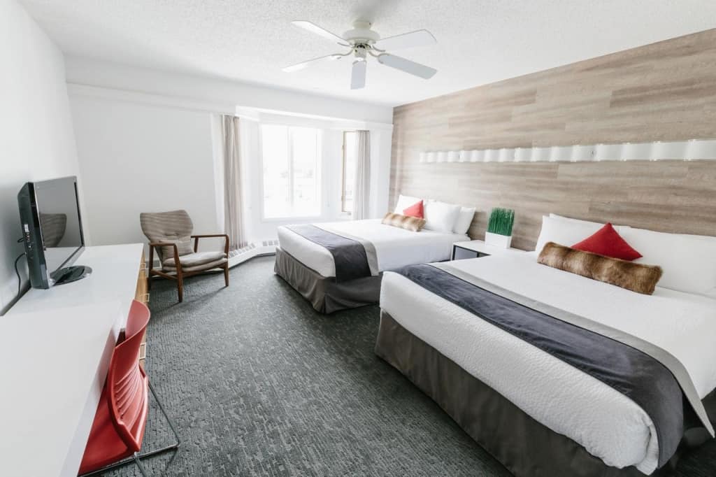 Elk Avenue Hotel Banff Accommodation Mountainwatch Travel - 