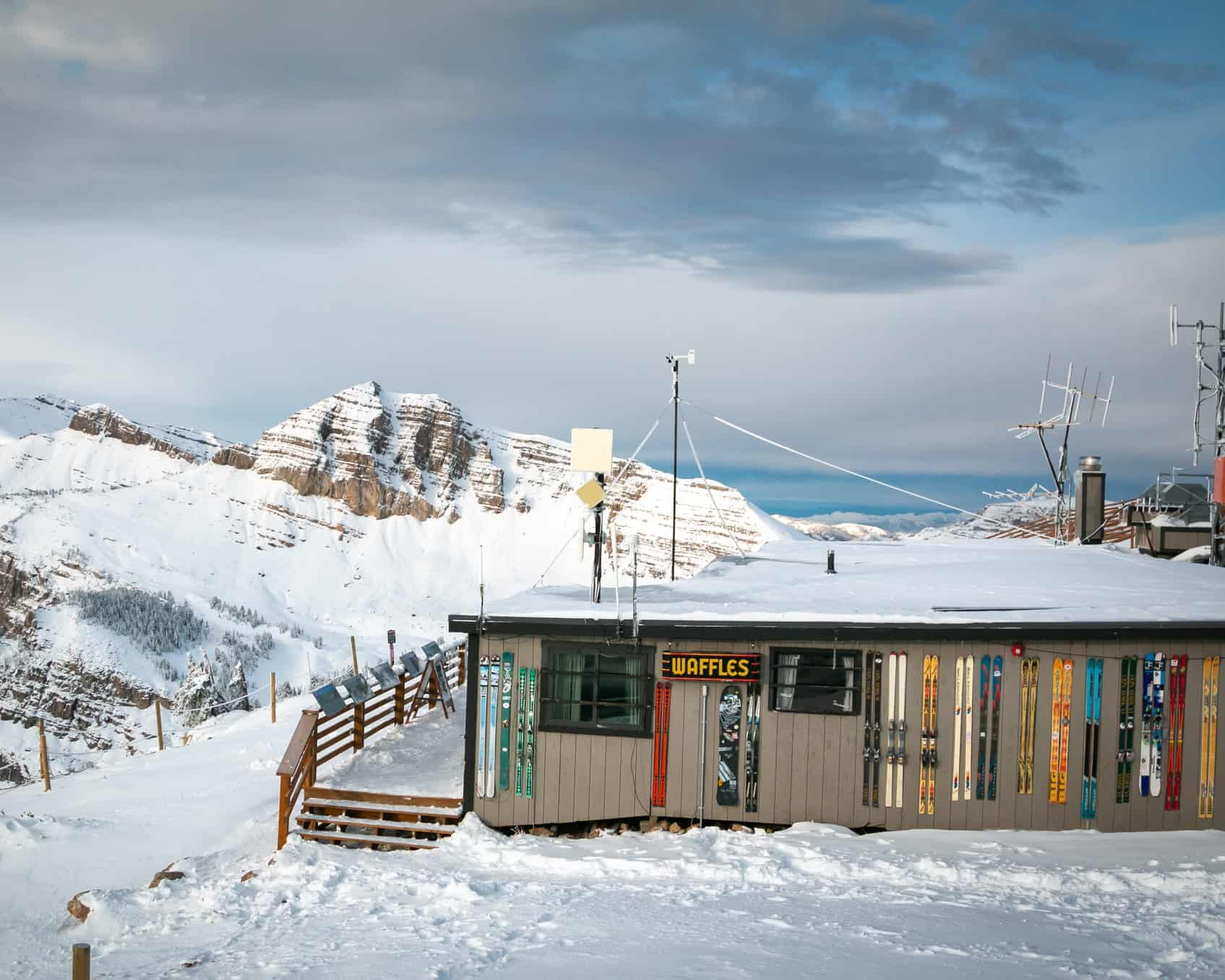 Хол гора. Джексон Хоул Вайоминг аэропорт. Jackson hole Wyoming in Winter. Jackson hole. Mountain hole.