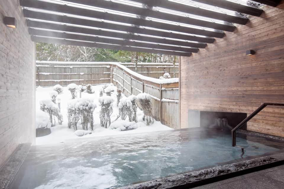 Outdoor onsen at the Tokyu Hotel