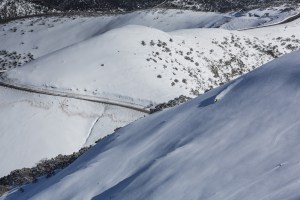 Drew Jolowizc, dropping in above the Great Alpine Road. 