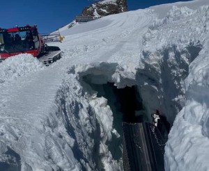 Amazing Photos: Snow-Cat Falls Into a Crevasse in Zermatt