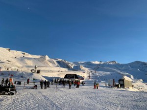 A perfect day in Cardrona yesterday and the fine weather will continue across the weekend, but there is snow on the way for South Island resorts mid-week. Photo: Cardrona