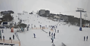 People the most of  it on Mt Buller'sBourke St at 11.30 this morning, 90 minutes before lifts close again. Hioefully they wil reopen in September 2