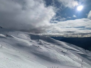 A partly cloudy morning gin Cardrona today with  change due to bring one snow