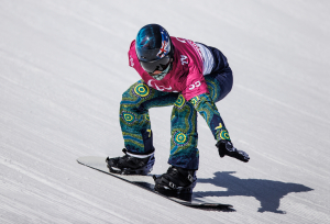 Ben Tudhope AUS competing in the Para Snowboard Men's Snowboard Cross SB-LL2 Qualification at the Genting Snow Park. Beijing 2022 Winter Paralympic Games, Zhangjiakou, China, Sunday 06 March 2022. Photo: OIS/Chloe Knott. Handout image supplied by OIS/IOC