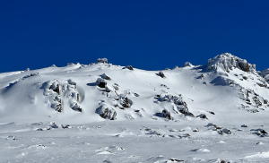 Signature Hill outisde Thredbo yesterday. Cloudy, white condiiootn spossibel today and tomnrrowbfroe sun=sbhien again onSunday. Photo,Owne Lansbury