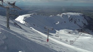 Mt Hutt this morning, where string winds delayed lift openings.