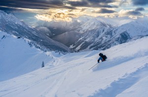 Kicking Horse on its opening day last  weekend with some deep turns at hugher elvations. It and other BC resorts shoud see 5-15cms ov