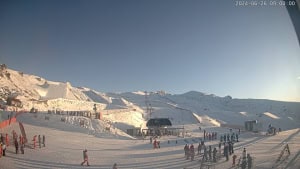 A nice sunny day in Cardrona today. NZ resorts are openona marginal early season cover but there is sno winthe forecast. Photo: Cardrona 