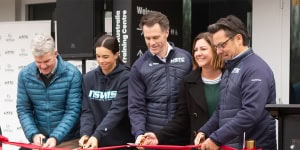 L-R Steve Whan MP, Mogul Skier Jakara Anthony, Premier Chris Minns, The Honourable Kristy McBain, Snow Australia CEO Michael Kennedy.