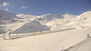 Sunshiwn inth eRemnarkables today agter ivenright snow but emoty, with liuft sin mjost south island resoets inwind-hold.