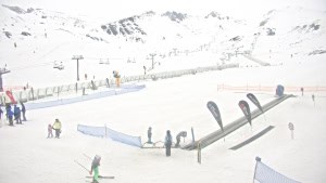 A great, damp day in The Remarkables this morning, but rain should turn to snow around the middle of the day. 