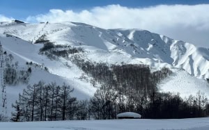 Fine weather in hakuba yesterday. There has been minimal snow for the past 6 days in japan but a decent storm is onth ecards next week