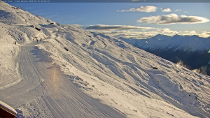 Sunshine in Trebel Cone today, the fine weather will continue over the weekend.Photo: Treble Cone snow cams