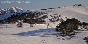 A sunny starttot eh day in Hotham this morning, nut showers wildevelop this afternoon. Photo: Hotham Snow cams