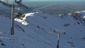 Nice and sunny in t Hutt today, but a big change is on the way on the weekend and heap of sniow by Tuesday. Photo:Mt Hutt snowcats